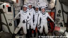 «Weltraum-Traum lebt weiter»: Maurer verabschiedet sich von ISS - ARCHIV - ESA-Astronaut Matthias Maurer (l-r) und die Nasa-Astronauten Tom Marshburn, Raja Chari, und Kayla Barron, von der SpaceX Crew-3-Mission der Nasa, stehen in ihren Dragon-Raumanzügen bei einem Fittness-Check im sogenannten «Harmony Module» an Bord der Internationalen Raumstation ISS. Am Donnerstagmorgen (05.05.2022) deutscher Zeit sollen sich der 52-jährige Saarländer und seine drei Crew-Kollegen - die Nasa-Astronauten Kayla Barron, Raja Chari und Thomas Marshburn - in einer «Crew Dragon»-Kapsel auf den Weg zur Erde machen.