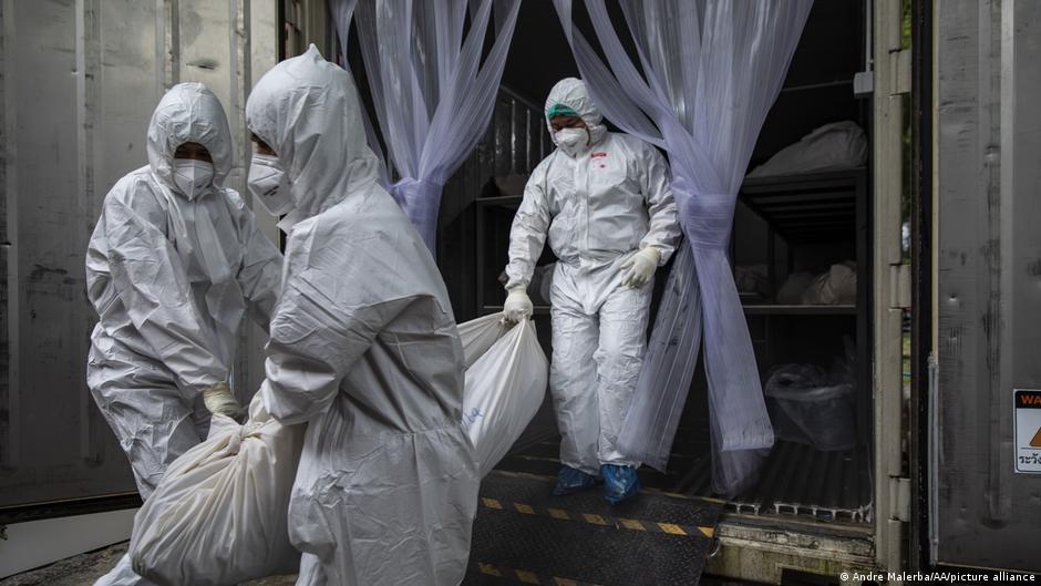 WHO estimates nearly 15 million deaths linked to COVID pandemic | News | DW - Vimarsana News