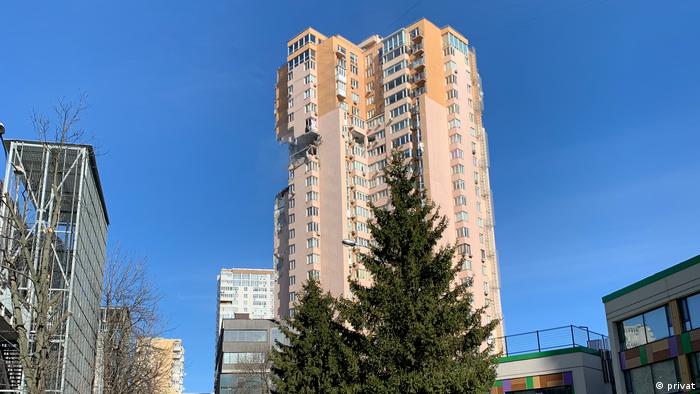 Будинок на проспекті Лобановського в Києві, у який влучила російська ракета