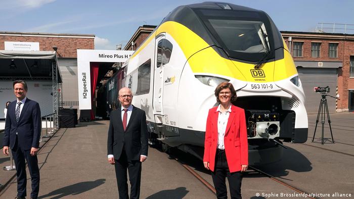 Завод Siemens в Крефельде, 5 мая 2022. Торжественная презентация первого водородного поезда Mireo Plus H