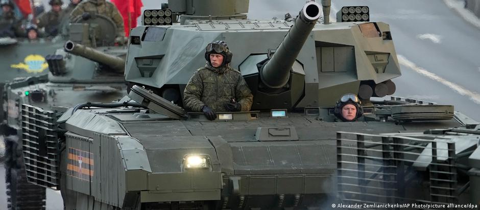 Russos já ensaiam parada militar em Moscou