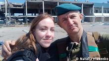 Mykolaiv Flughafen Natalia Vlasenko mit Soldat 
