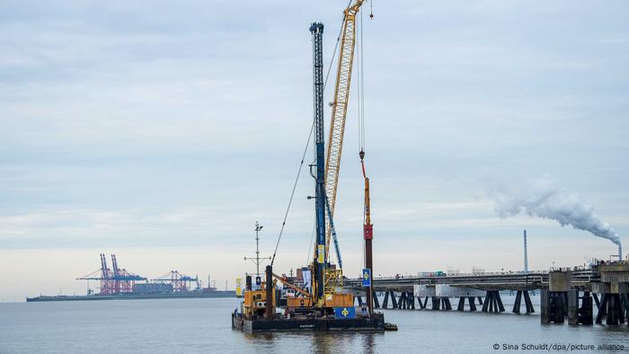 German company Uniper is building a berth for a floating LNG terminal in the port of Wilhelmshaven