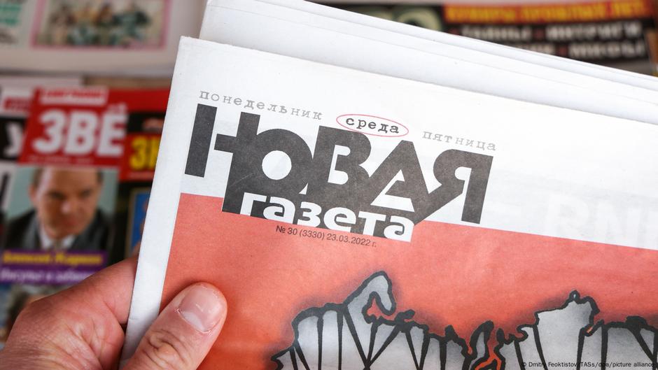 Russia revokes independent media outlet Novaya Gazeta's online license ...