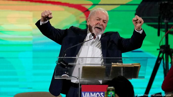 A principios de mayo, Lula anunció que se presentaría de nuevo a la presidencia de Brasil.