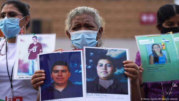 Foto de madres centroamericanas que buscan a sus hijos desaparecidos en México.