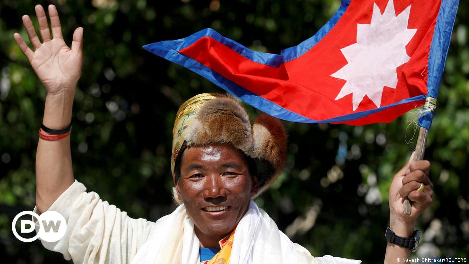 nepal-sherpa-kami-rita-breaks-own-everest-record-dw-08-05-2022