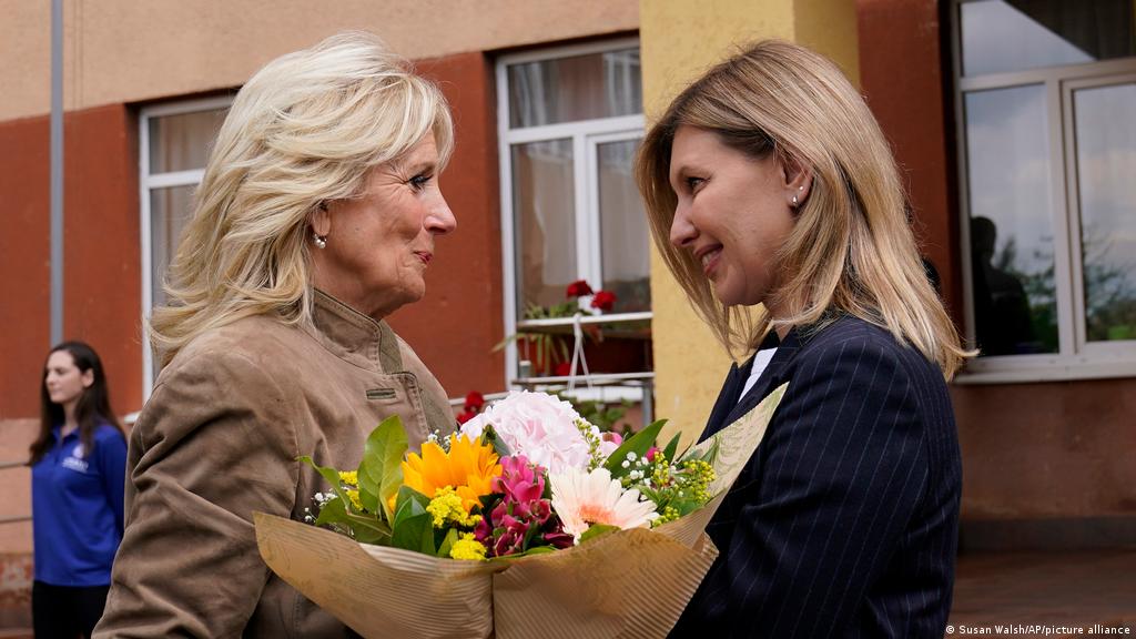 Ukraine: US First Lady Jill Biden makes surprise visit to Ukraine — live updates | News | DW | 08.05.2022