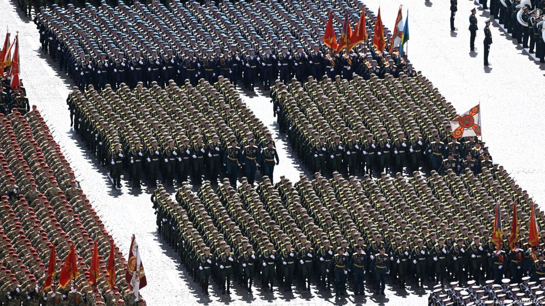 Tradicionalisht në paradën e 9 majit parakalojnë më shumë se 10,000 ushtarë