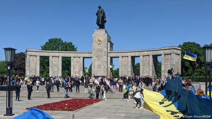 commemoration at Soviet war memorials in Tiergarten and Treptower Park
