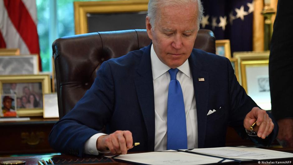 Biden unterzeichnet Abtreibungsdekret