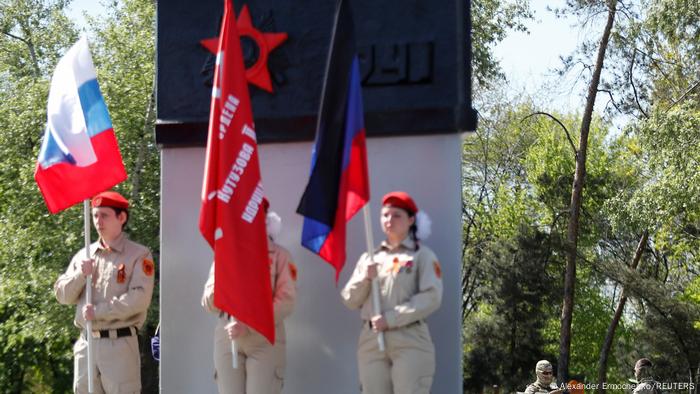 Russian Yunarmiya members at the monument to the victims of World War II in Mariupol