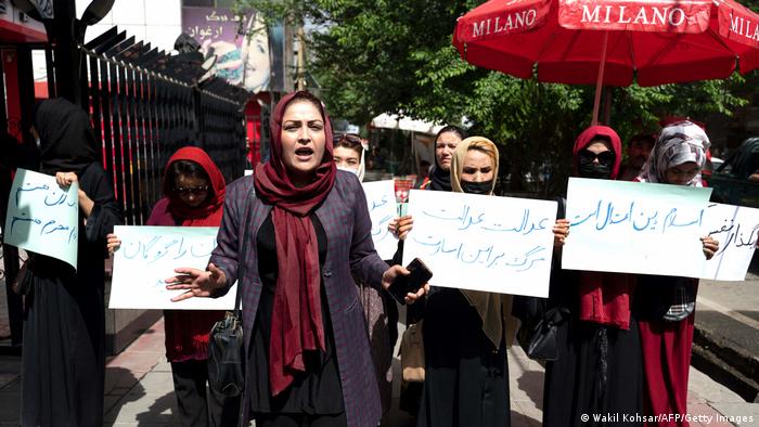 Samo deseak žena se usudilo da izađe na proteste 10.5.2022. u Kabulu