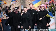 Members of Ukraine's band Kalush Orchestra, Oleh Psiuk, Tymofii Muzychuk, Ihor Didenchuk, Vitalii Duzhyk, Oleksandr Slobodianyk and Vlad Kurochka arrive for the opening ceremony of the Eurovision Song contest 2022 on May 8, 2022 at the Palalpitour venue in Turin. (Photo by Marco BERTORELLO / AFP) (Photo by MARCO BERTORELLO/AFP via Getty Images)