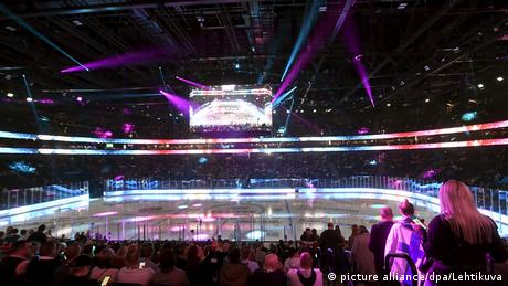 Nokia Arena in der finnischen Stadt Tampere vor dem Eishockeyspiel zwischen Finnland und der Schweiz in Tampere