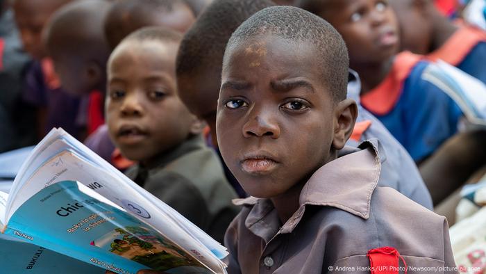 Malawi Schulkinder lernen Englisch und Chichewa