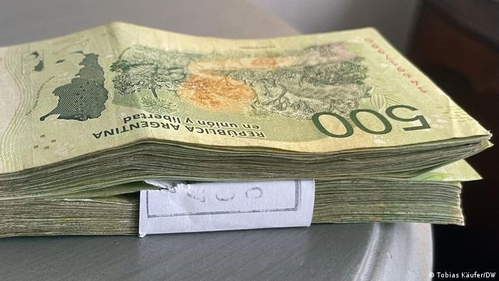 Снимка: Замразяват цени, печатат пари: какво става в Аржентина