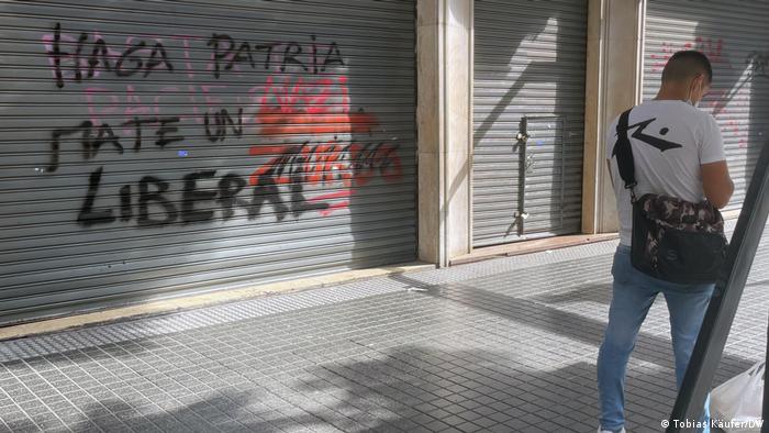 Grafitti in Buenos Aires: Tu etwas fürs Vaterland und töte einen Liberalen (sinngemäß)