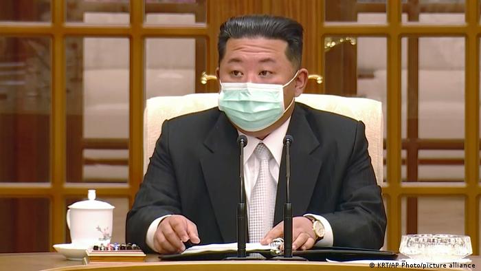 Kim Jong Un wearing a mask