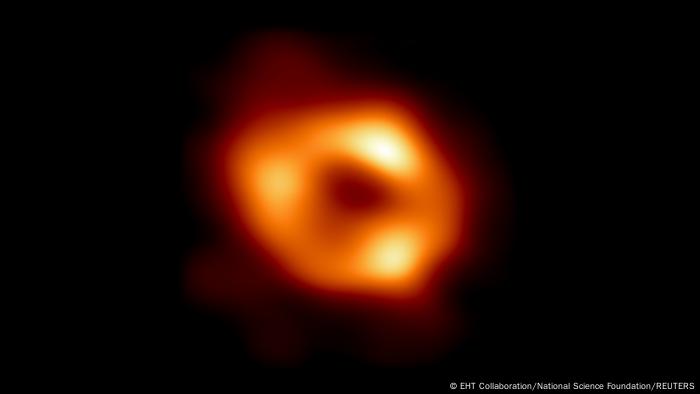 أول صورة لثقب أسود ضخم في مجرة درب التبانة