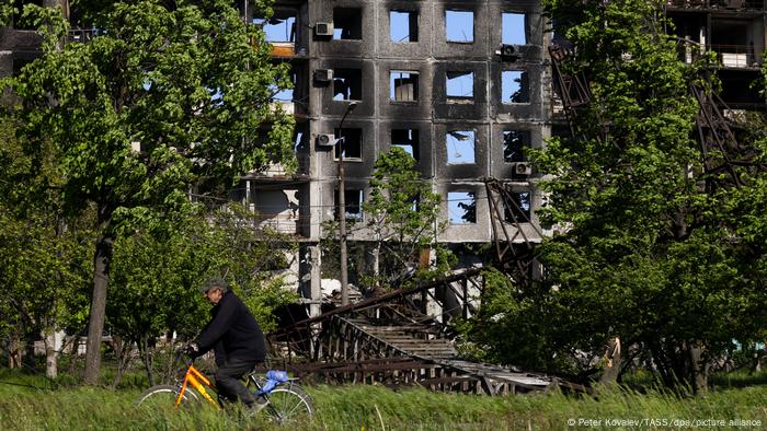 Розбитий будинок в Маріуполі