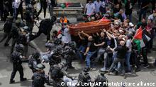 بيربوك مصدومة من العنف خلال جنازة أبو عاقلة وإسرائيل تحقق