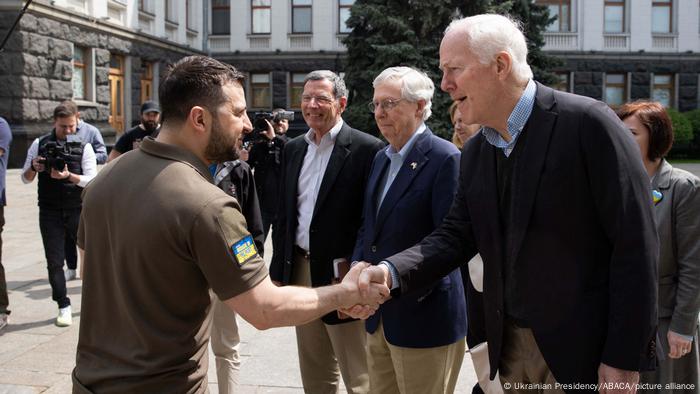 Volodymyr Zelenskyy meets US senators in Kyiv Volodymyr Zelenskyy meets US senators in Kyiv