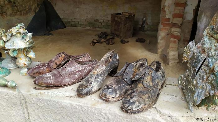 Cipele pronađene u iskopanom trezoru