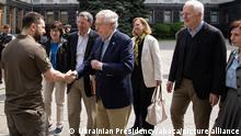 Zelenski se reúne en Kiev con parlamentarios de EE.UU.