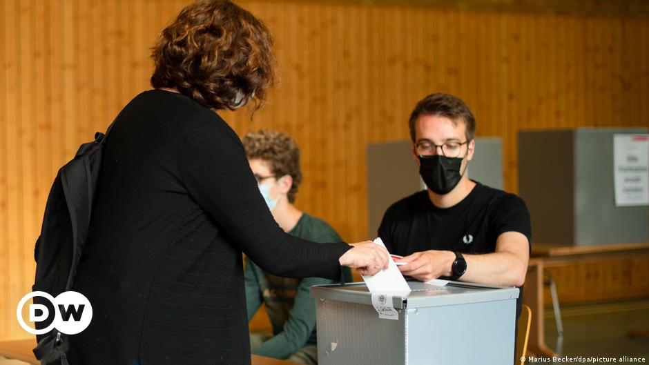 Deutschland: Bei der Hauptwahl in Nordrhein-Westfalen geben die Wähler ihre Stimme ab  Nachrichten |  DW