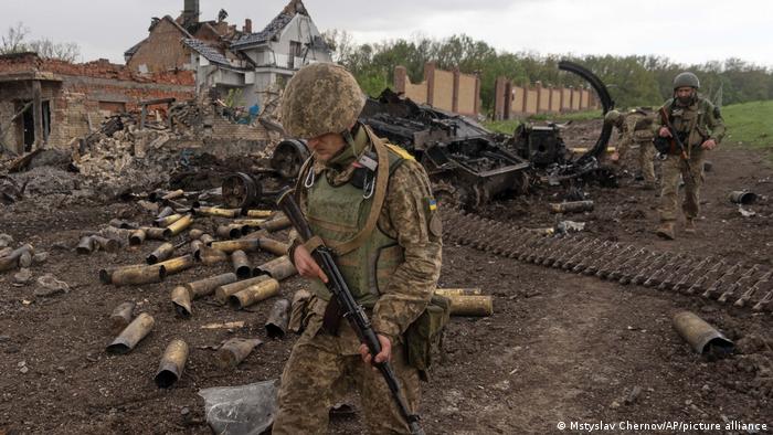 Ukriane-Krieg Charkiw | Soldat nach Rückeroberung