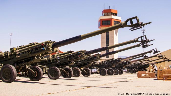 Several M777 howitzers lined up