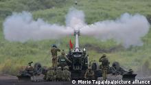 Japan Ground Self-Defense Force (JGSDF)'s FH70 fires during an annual live-fire exercise at the foot of Mt. Fuji in Shizuoka prefecture, central Japan, August 23, 2018. About 2,400 personnel, 80 tanks and 20 aircraft participated in the drill that aimed at defending remote islands from attack. JIJI PRESS PHOTO / MORIO TAGA Foto: Morio Taga/Jiji Press Photo/dpa