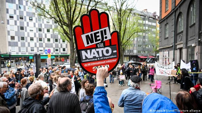 Une pancarte disant non à l'OTAN est vue en Suède.