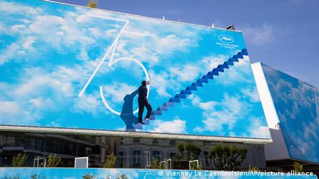 مدخل قصر المهرجانات خلال الاستعداد لمهرجان كان السينمائي الدولي 2022- الاثنين 16 مايو/ أيار 2022.