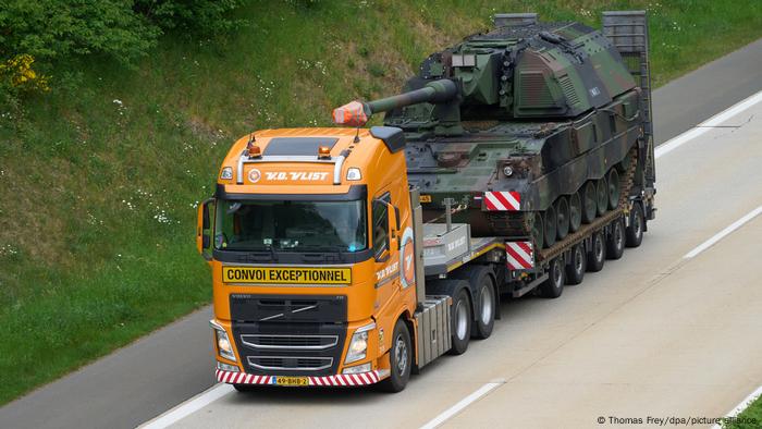 A Howitzer 2000 on a Dutch Transporter driving down the German Autobahn A1