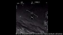 Das Standbild eines vom US-Verteidigungsministerium veröffentlichten Videos zeigt ein Unidentifiziertes Flugobjekt, das von Piloten der US-Marine gesichtet wurde. (Bestmögliche Bildqualität. Aufnahmedatum unbekannt). Der US-Kongress wird sich am Dienstag mit unidentifizierten Flugobjekten (Ufos) beschäftigen. (zu dpa «Erste Anhörung zu Ufos seit Jahrzehnten im US-Kongress») +++ dpa-Bildfunk +++