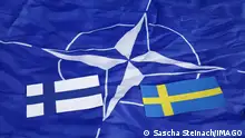 Flagge der NATO sowie von Schweden und Finnland Flagge der NATO sowie von Schweden und Finnland, 29.04.2021, Borkwalde, Brandenburg, Auf einer Flagge der NATO liegen die Flaggen von Finnland und Schweden. *** Flag of NATO as well as Sweden and Finland Flag of NATO as well as Sweden and Finland, 29 04 2021, Borkwalde, Brandenburg, On a flag of NATO are the flags of Finland and Sweden 