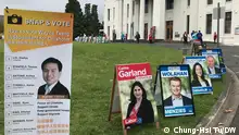 the polling station in Box Hill was filled with advertisements in both English and Chinese.
time:18/05/2022
place: Melbourne, Australia
photographer: Chunghsi Tu
keyword:2022 Australian federal election, Australia, Chinese Voters
copyright: Chung-Hsi Tu