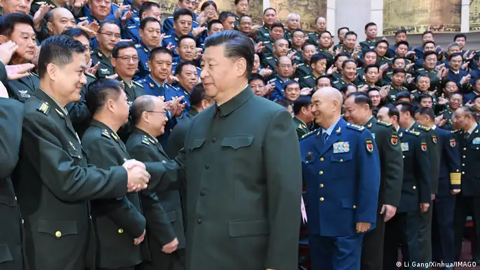 China Präsident Xi bei Nationale Universität für Verteidigung