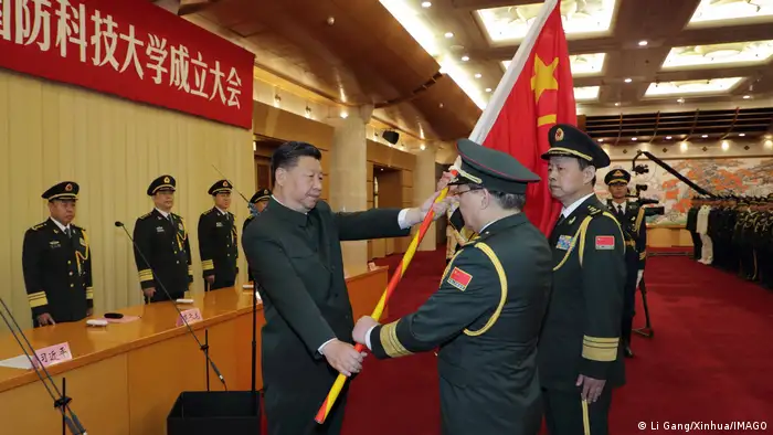 China Präsident Xi bei Nationale Universität für Verteidigung