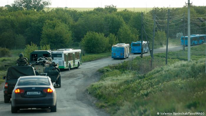 Războiul din Ucraina Mariupol | Transport cu prizonieri din oţelăria Azovstal