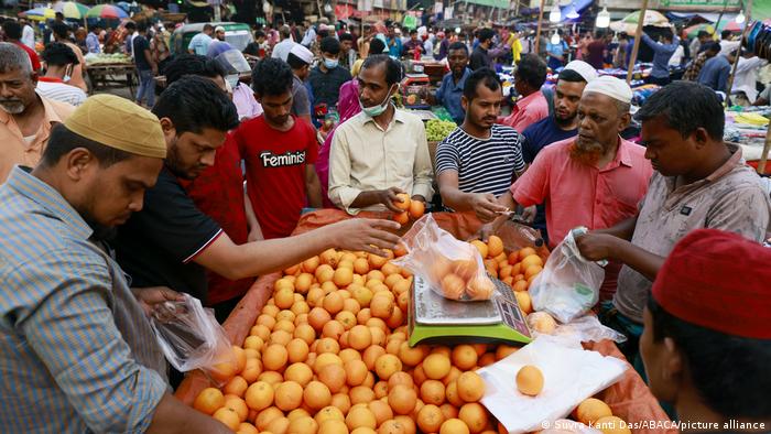 Bangladeshi vendors selling fruits at a market in Dhaka