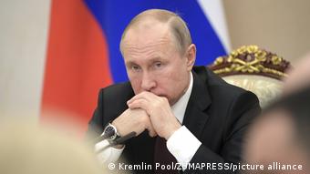 Russland I Russischer Präsident Putin trifft mit Regierungsmitgliedern zusammen