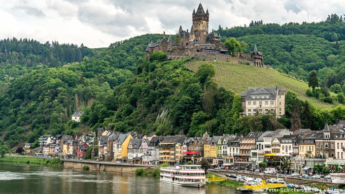 City of Coke An der Mosel and a large castle on the hill near the Moselle River.