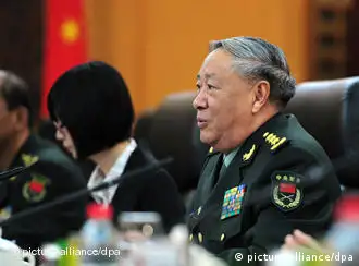 中国军方总参谋长陈炳德与德国国防部长古腾贝格会晤