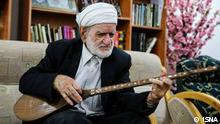 Titel: Musiker Osman Mohammadparast Iran
Der berühmte Folkloremusiker Osman Mohammadparast ist am 19.05.2022 mit 94 Jahren in seiner Geburtsstadt Khavaf im nordöstlichen iranischen Provinz Khorasan gestorben. Er war Meister des Zwei-Saiten-Instruments und weltweit bekannt.
Quelle: Isna