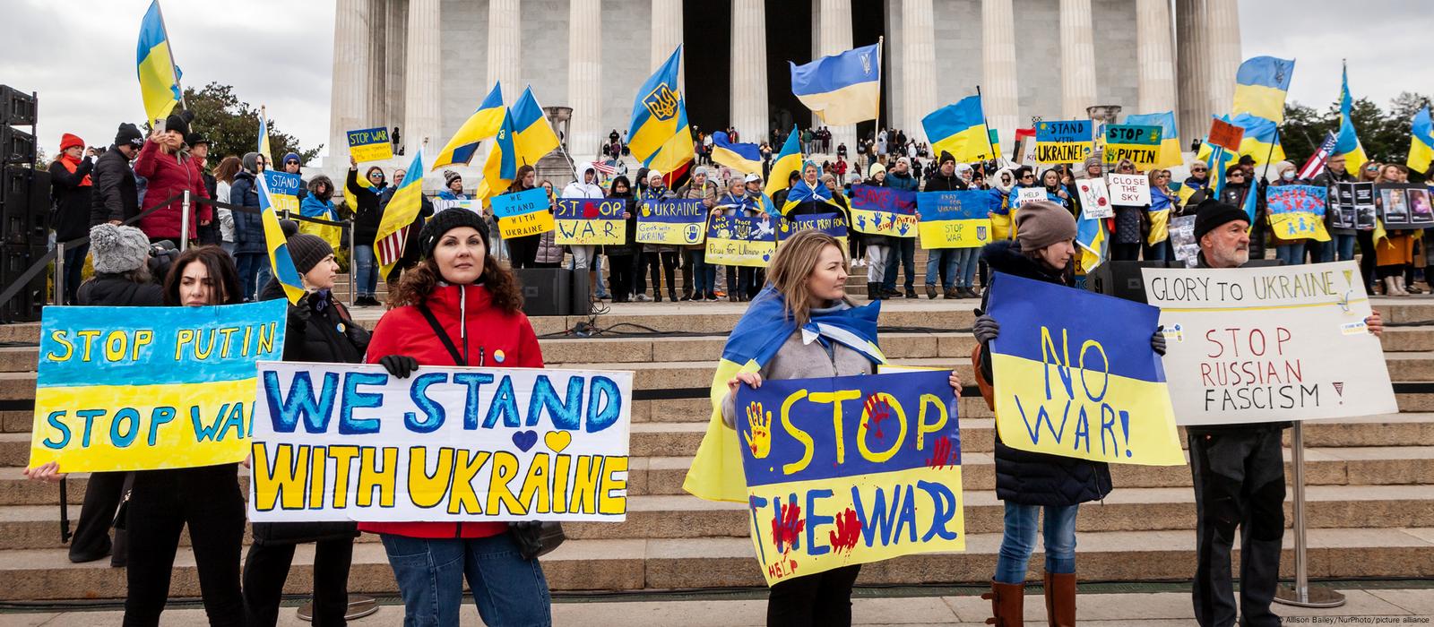 US Senate approves 40 billion Ukraine aid package DW 05 19 2022