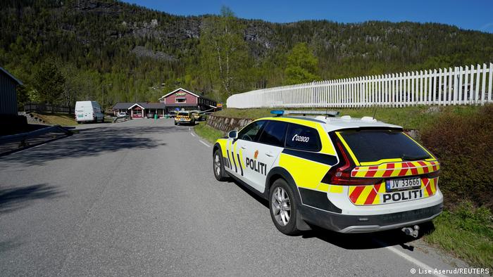 La Policía noruega en el valle de Numedal, donde se produjo un ataque con arma blanca. (20.05.2022).