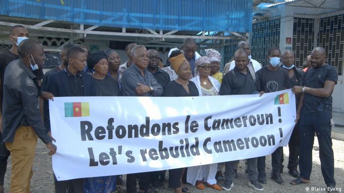 Oppositionelle demonstrieren und fordern Wandel und Neuaufbau in Kamerun